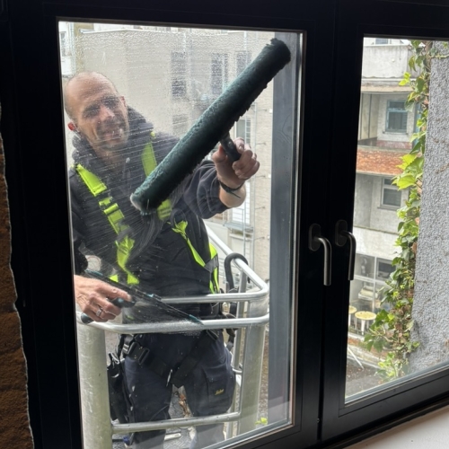 6F6BBA09 59FF 4D1A 9906 D16F09ABC81D 1 105 C